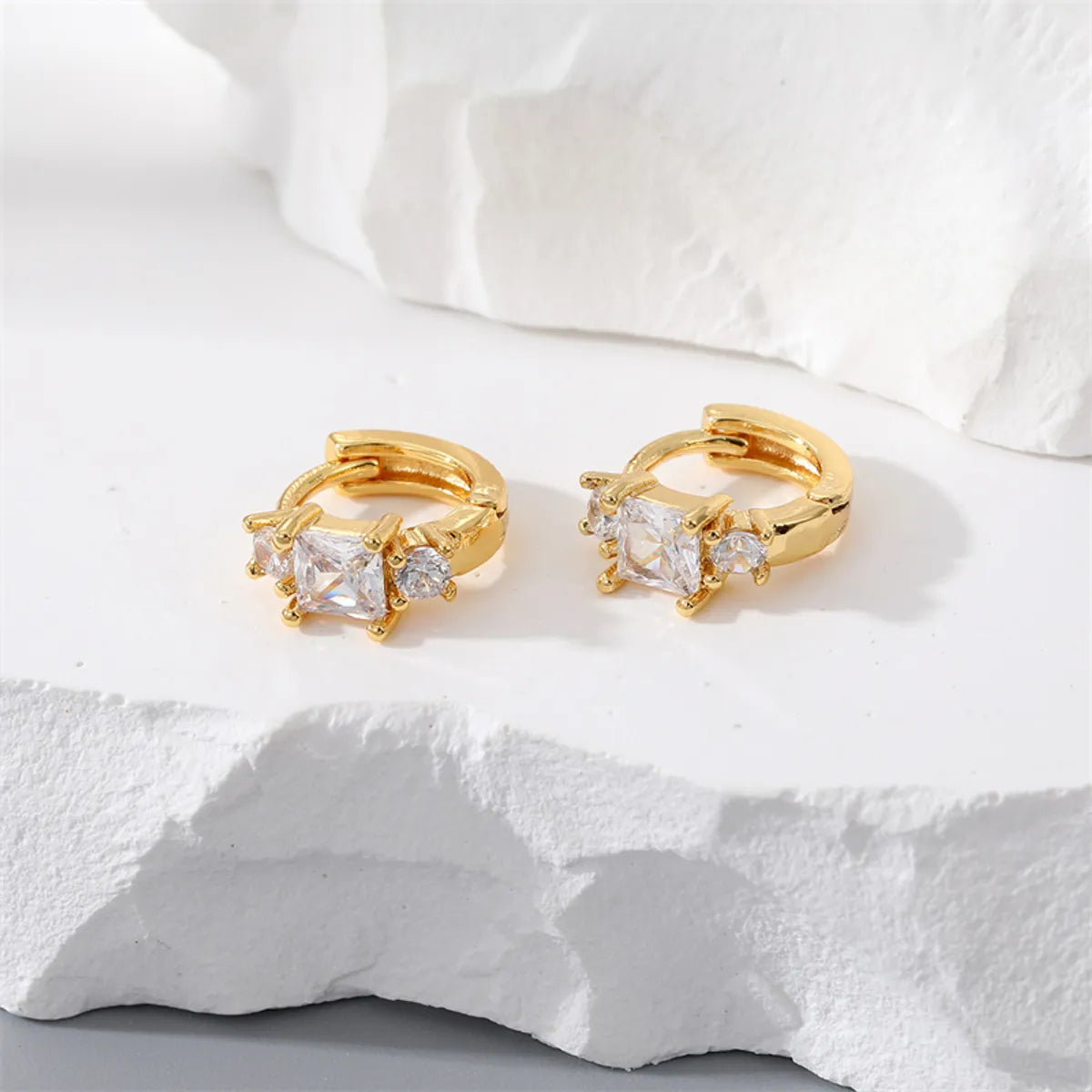 Fashion Solid Color Copper Gold Plated Plating Inlay Zircon Hoop Earrings 1 Pair