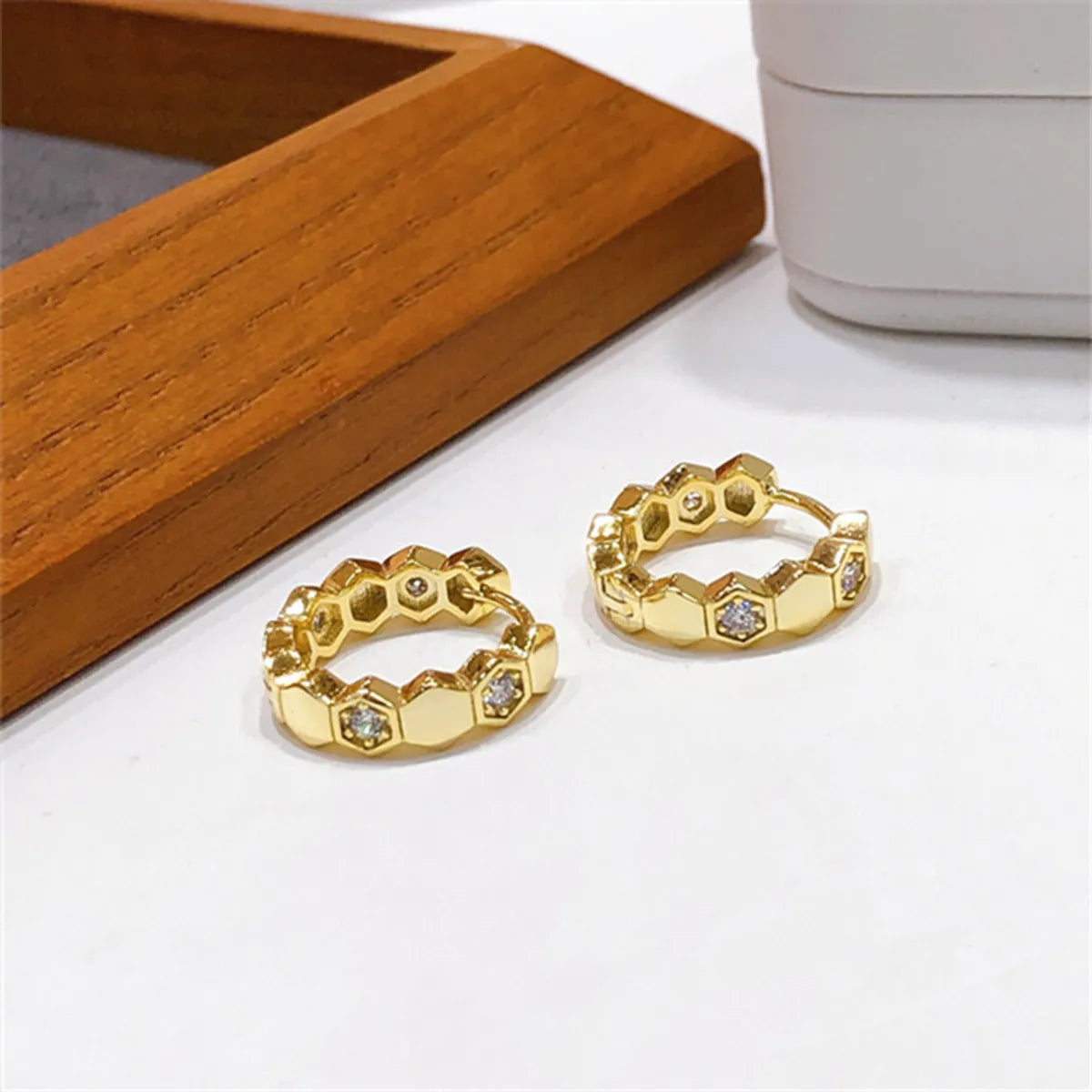 Fashion Solid Color Copper Plating Inlay Zircon Hoop Earrings 1 Pair