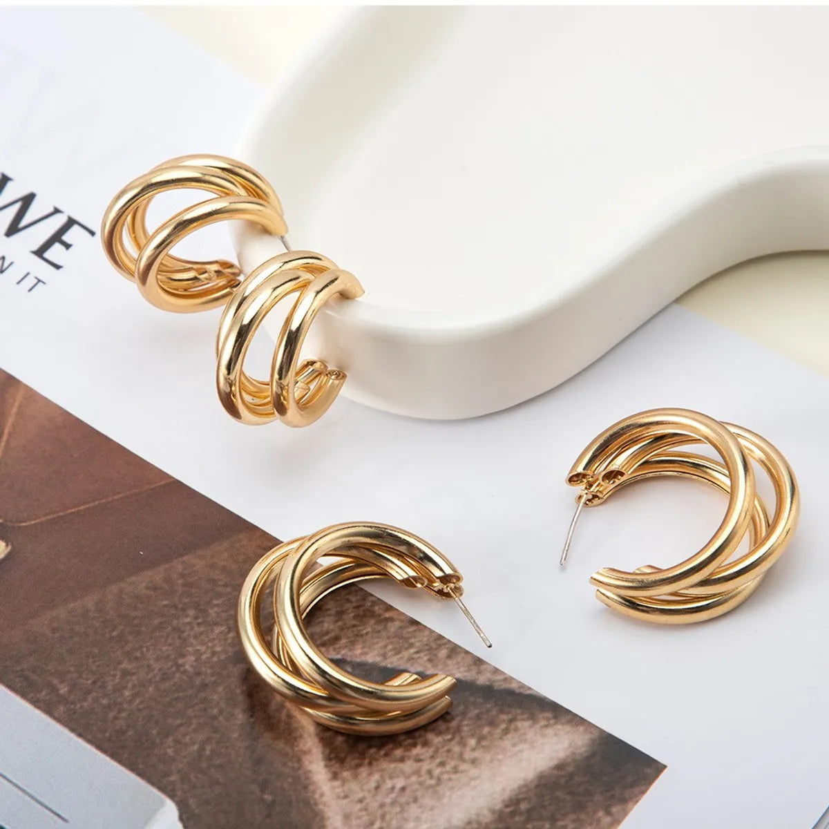 Fashion Solid Color Metal Plating Hollow Out Women's Ear Studs 1 Pair