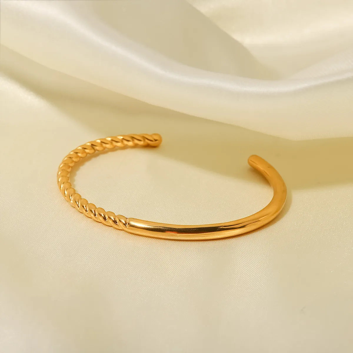 Fashion Solid Color Stainless Steel Plating Bangle