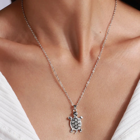 Fashion Tortoise Alloy Inlay Rhinestone Pendant Necklace