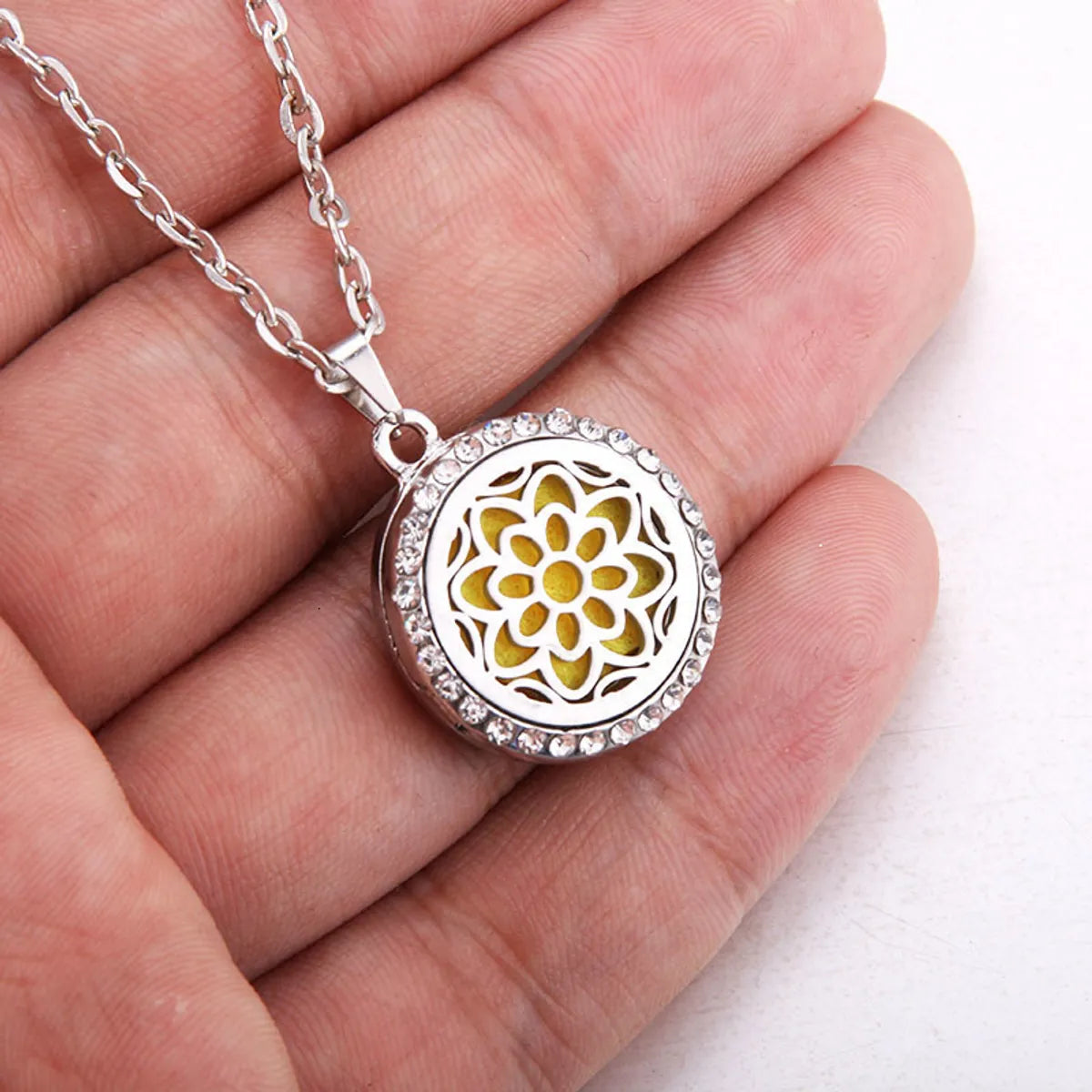 Fashion Tree Alloy Inlay Rhinestones Unisex Pendant Necklace 1 Piece