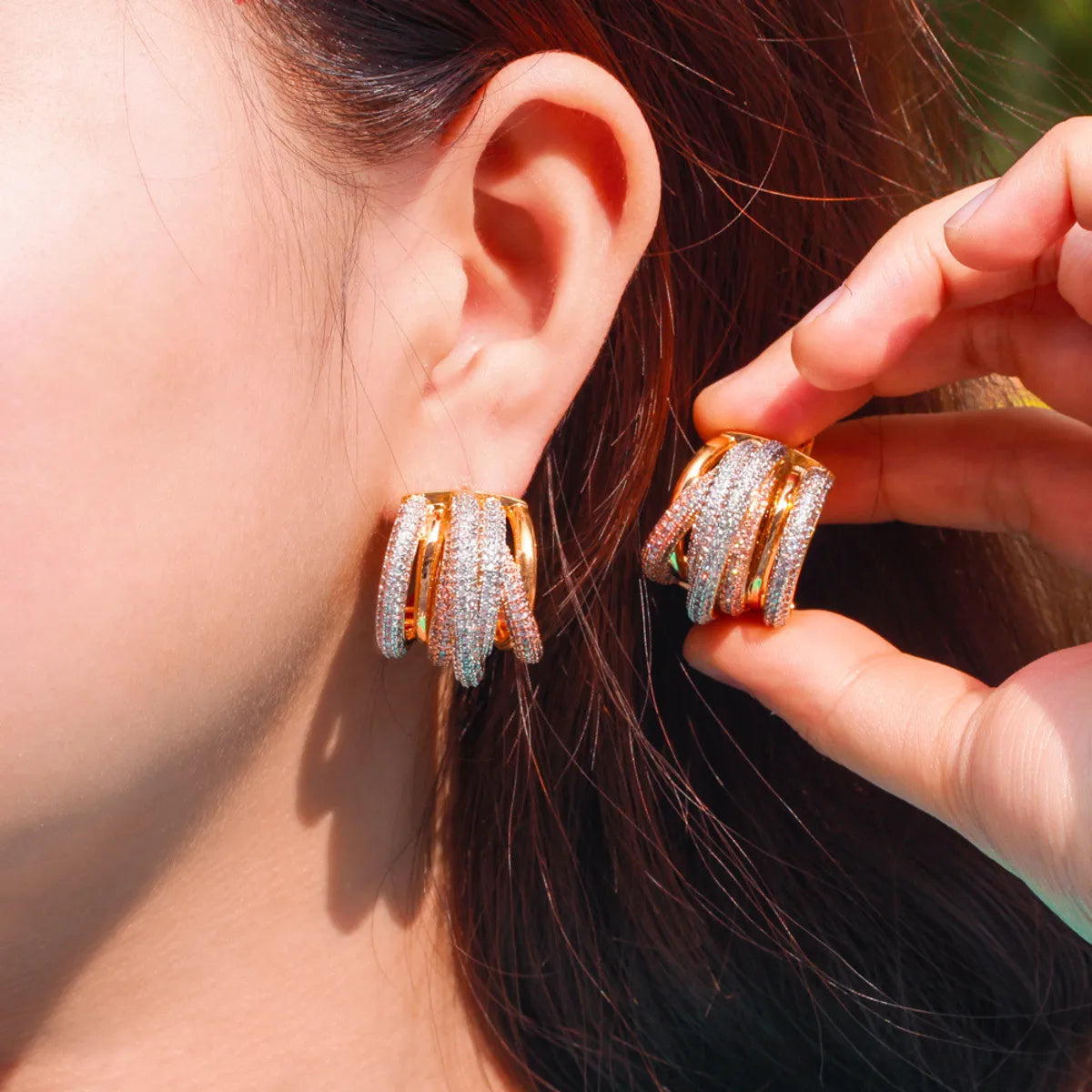 Fashion U Shape Copper Inlaid Zircon Gem Earrings