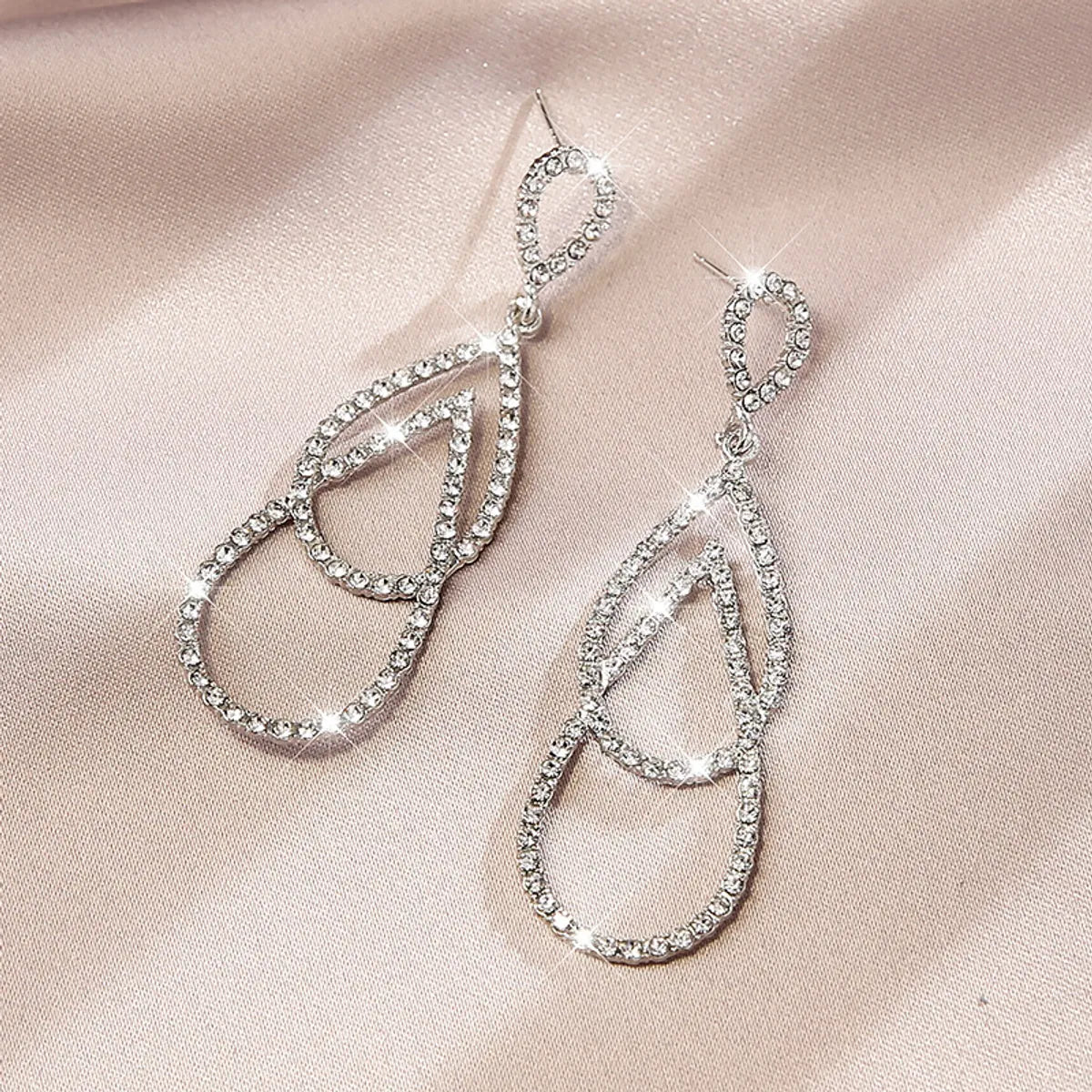 Fashion Water Droplets Alloy Inlay Artificial Diamond Women'S Drop Earrings 1 Pair