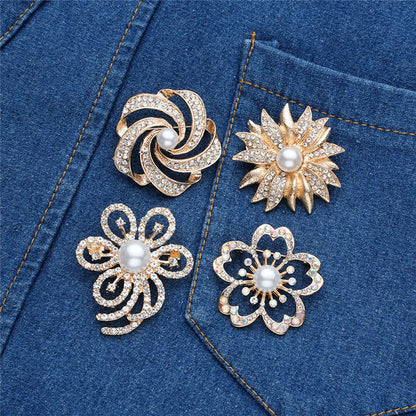 French Style Sweet Classic Style Flower Alloy Plating Hollow Out Inlay Artificial Rhinestones Artificial Pearls Artificial Diamond Women'S Corsage Brooches Collar Pin