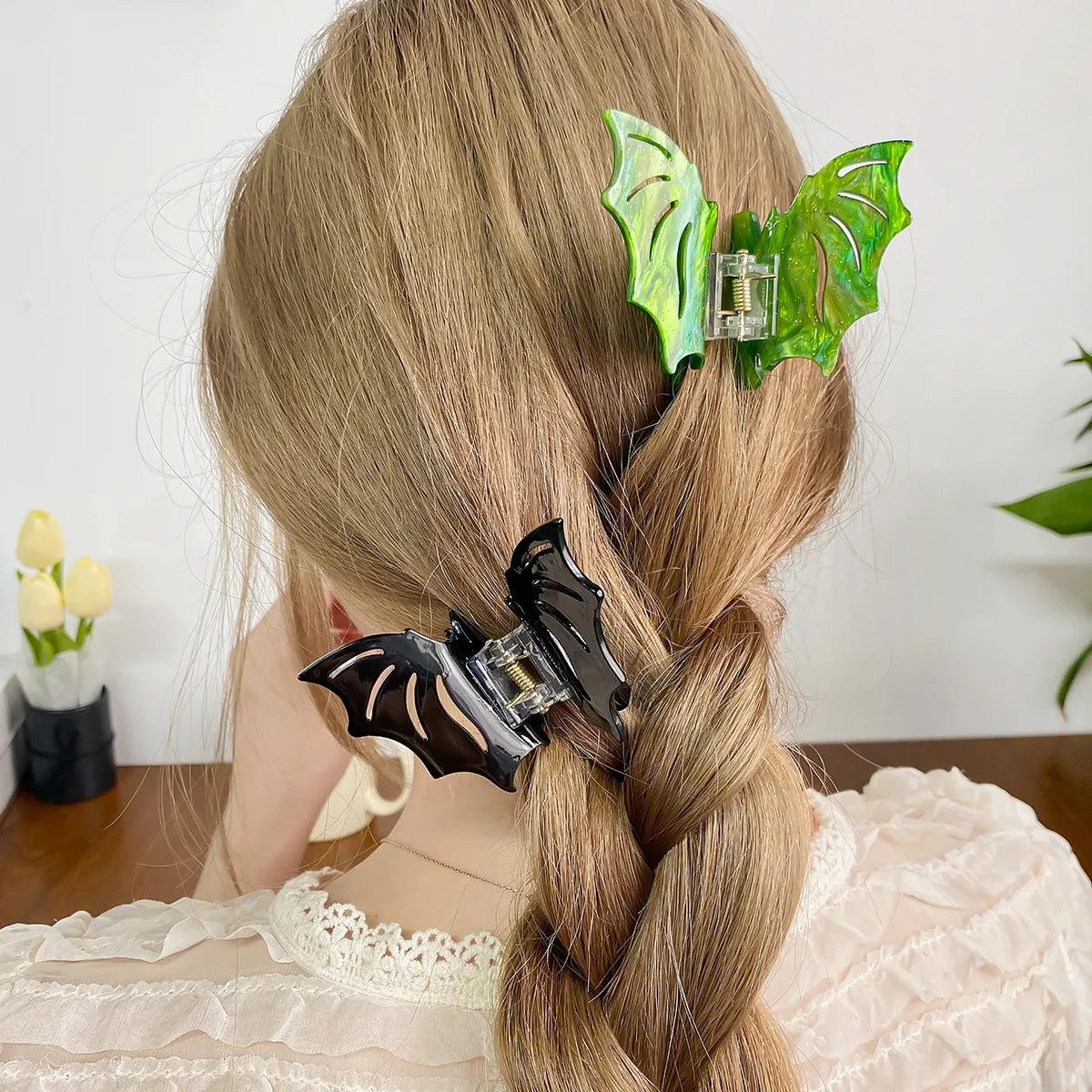 Funny Bat Arylic Hollow Out Hair Claws