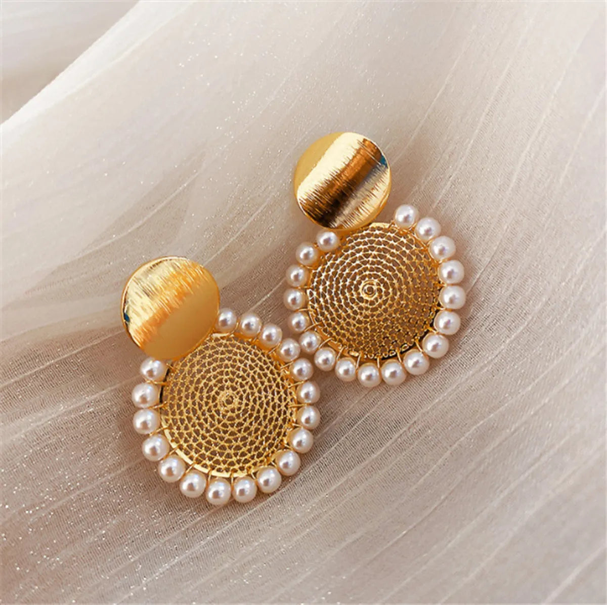 Geometric Round Mesh Pearl Earrings