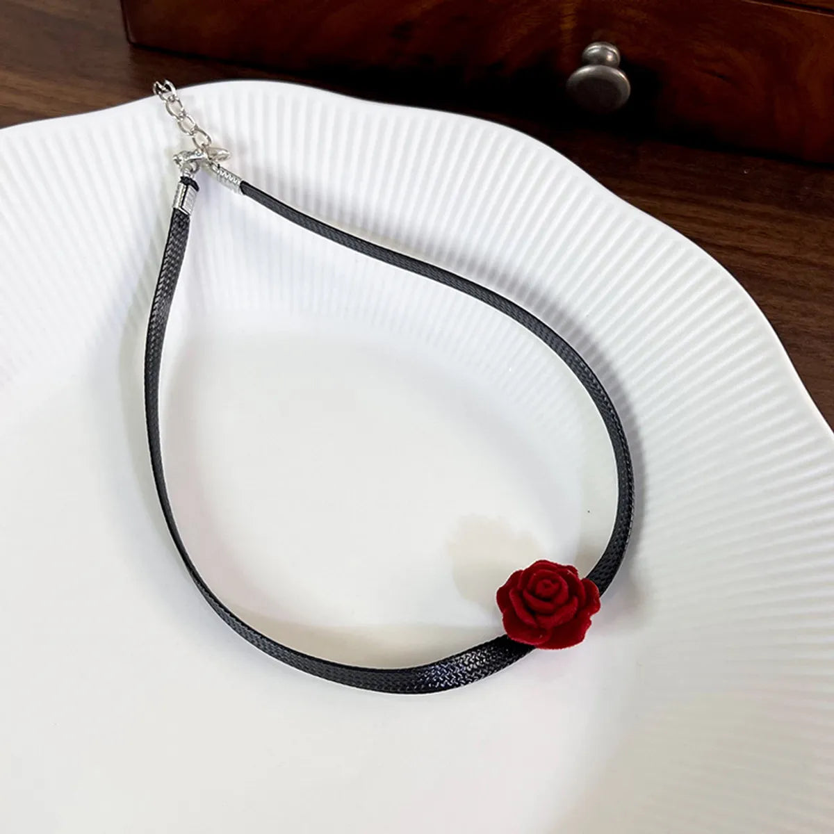 Glam Lady Flower Pu Leather Resin Women's Choker