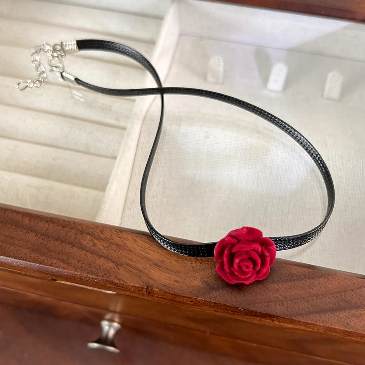 Glam Lady Flower Pu Leather Resin Women's Choker