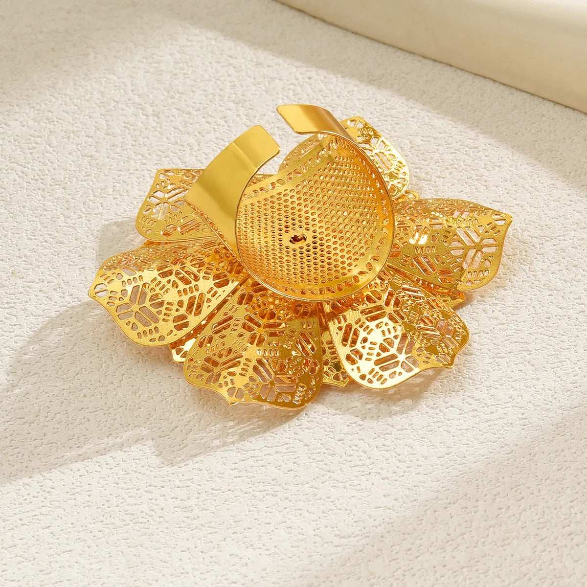 Glam Luxurious Flower 18k Gold Plated Iron Wholesale Rings