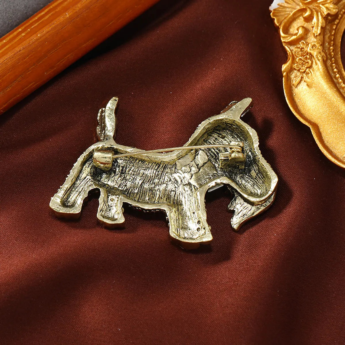 Glam Retro Dog Alloy Unisex Brooches