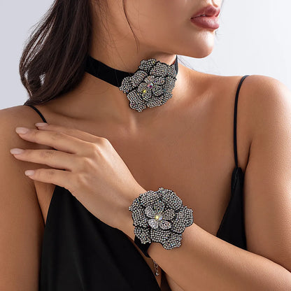 Glam Retro Exaggerated Flower Cloth Inlay Rhinestones Women's Bracelets Necklace