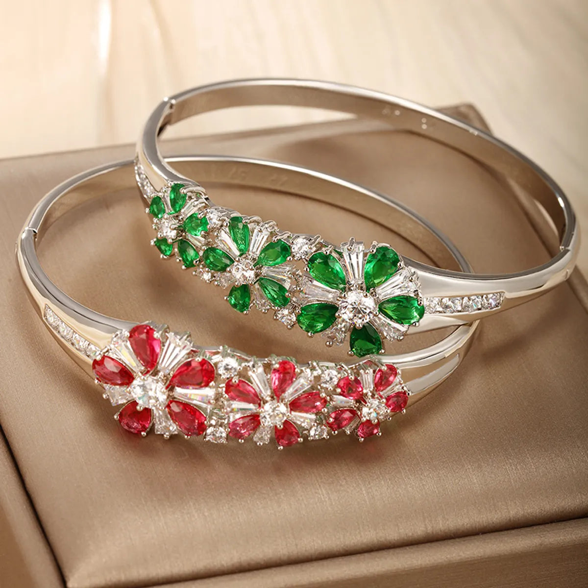 Glam Retro Flower Copper Alloy Plating Inlay Artificial Gemstones White Gold Plated Women's Bangle