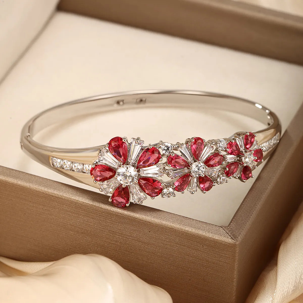 Glam Retro Flower Copper Alloy Plating Inlay Artificial Gemstones White Gold Plated Women's Bangle