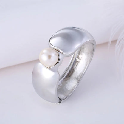 Gold And Silver Wide-sided Fashion Pearl Bracelet