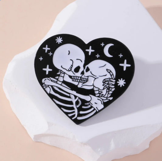 Hip-Hop Funny Streetwear Heart Shape Skull Alloy Women'S Brooches