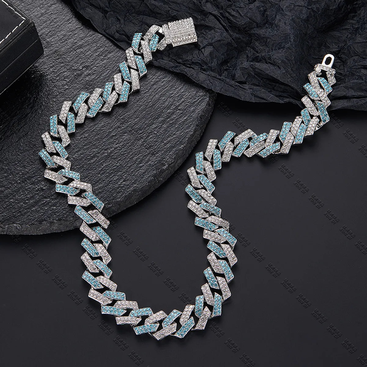 Hip-Hop Geometric Alloy Inlay Rhinestones Unisex Necklace