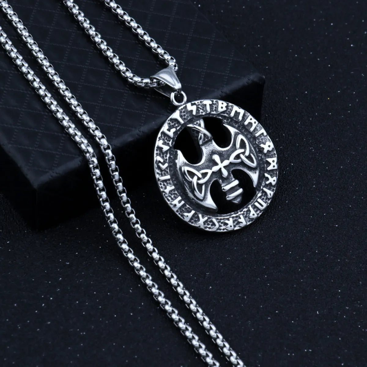 Hip-Hop Geometric Alloy Stoving Varnish Men'S Necklace