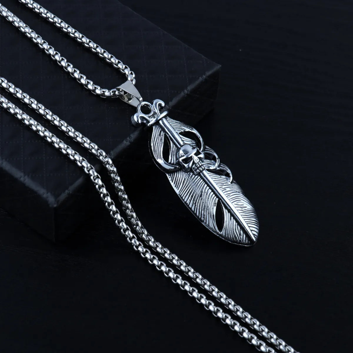 Hip-Hop Geometric Alloy Stoving Varnish Men'S Necklace