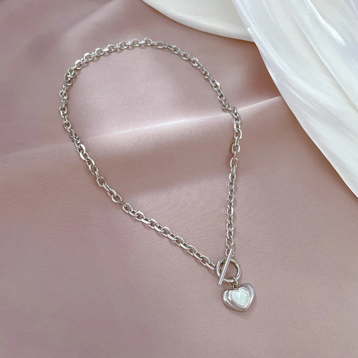 Hip-hop Heart Shape Titanium Steel Toggle Plating Inlay Shell Necklace