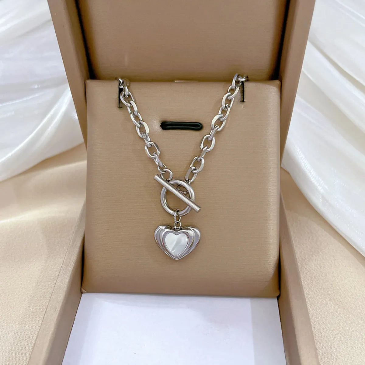 Hip-hop Heart Shape Titanium Steel Toggle Plating Inlay Shell Necklace