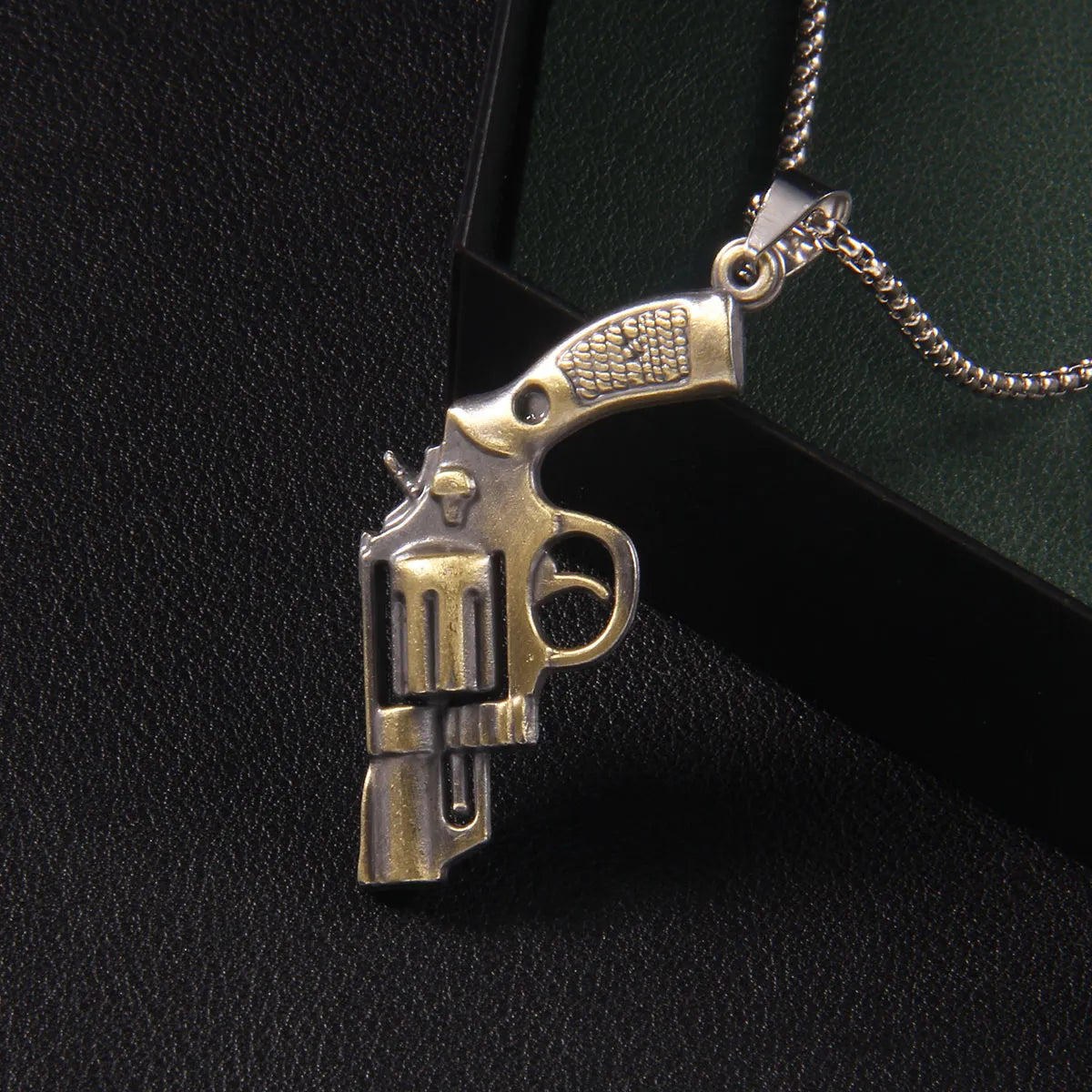 Hip-Hop Pistol 201 Stainless Steel Zinc Alloy Plating Men'S Pendant Necklace