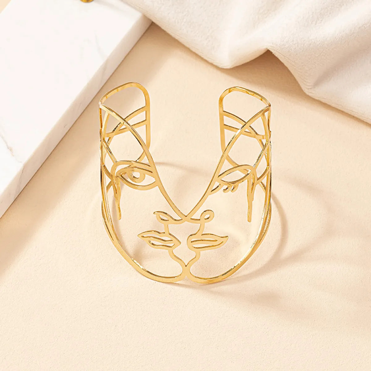 Hip-hop Punk Cool Style Human Face Iron Plating Gold Plated Women's Bangle