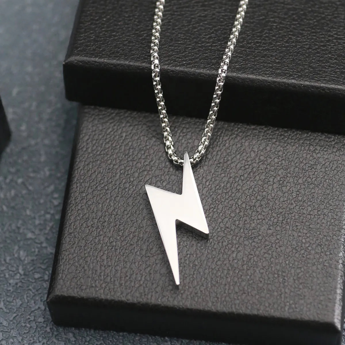 Hip-Hop Retro Lightning Titanium Steel Plating Gold Plated Men'S Pendant Necklace