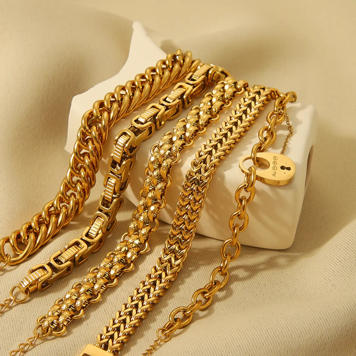 Hip-hop Retro Lock Stainless Steel Plating Chain 18k Gold Plated Bracelets