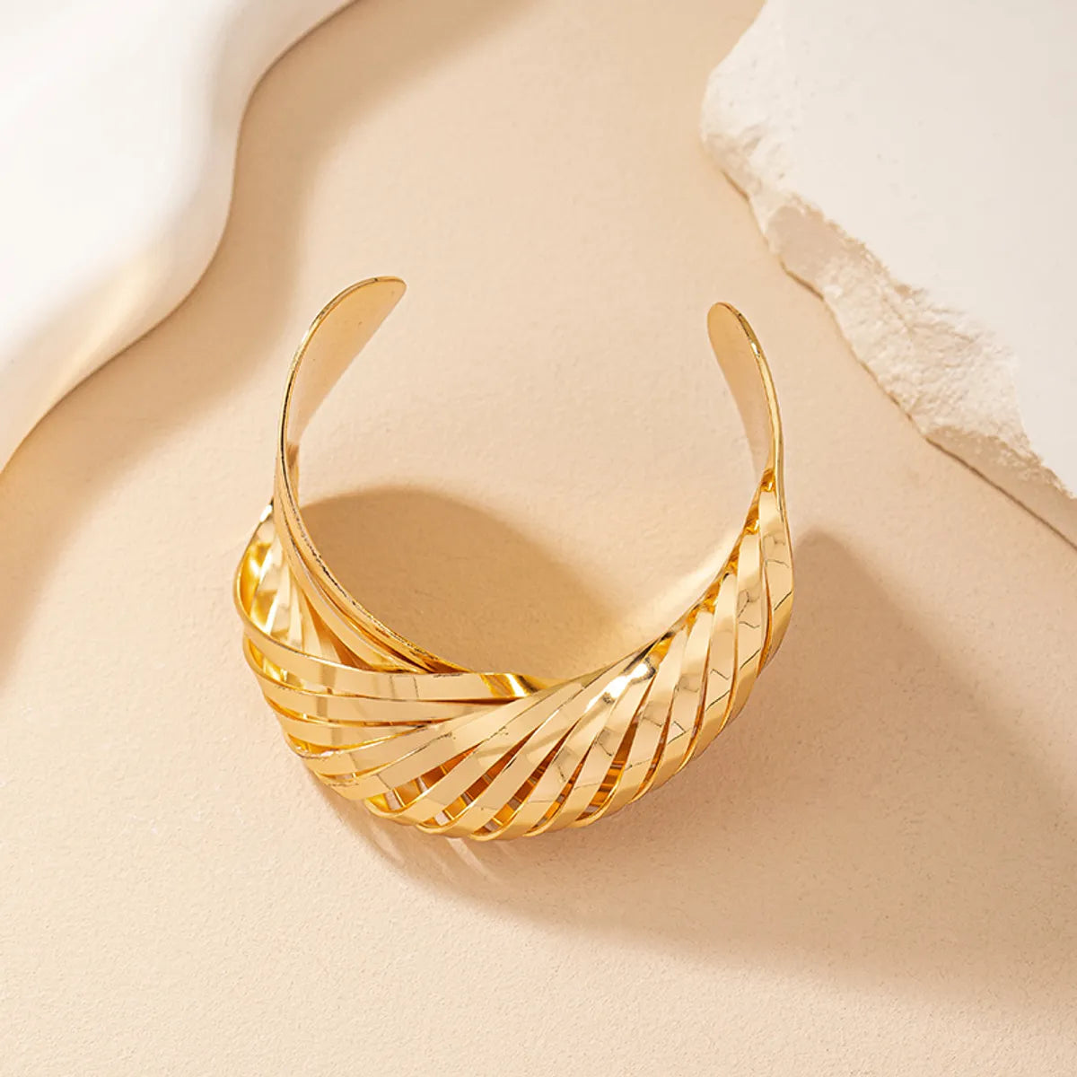 Hip-hop Retro Round Alloy Plating Gold Plated Women's Bangle