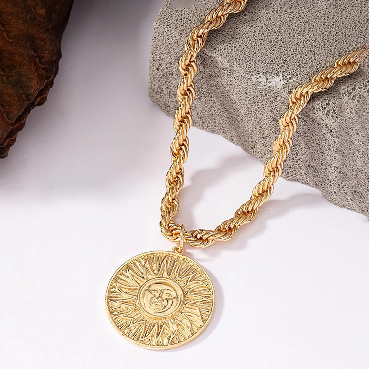 Hip-hop Retro Sun Alloy Plating 14k Gold Plated White Gold Plated Women's Pendant Necklace