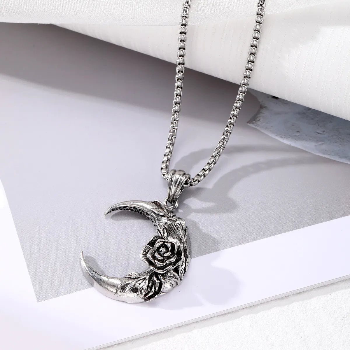 Hip-Hop Vintage Style Simple Style Cross Moon Alloy Iron Men'S Pendant Necklace