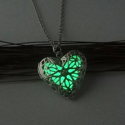 Hot-selling  Hollow Heart-shaped Luminous Necklace Wholesale Gooddiy