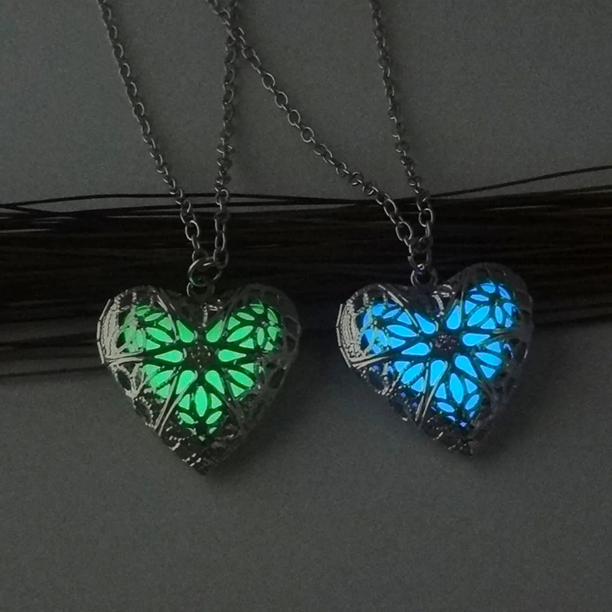 Hot-selling  Hollow Heart-shaped Luminous Necklace Wholesale Gooddiy