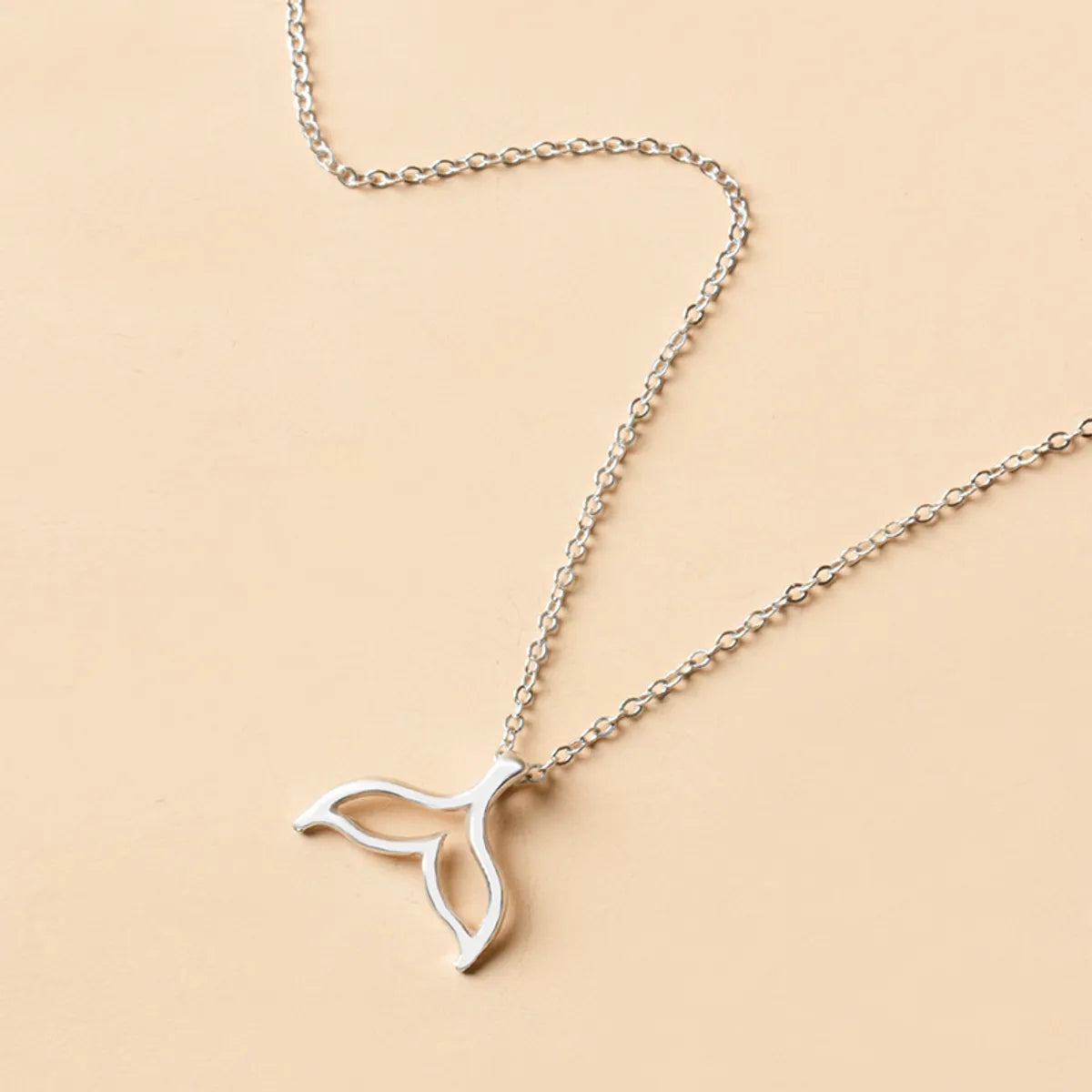 Ig Style Basic Sweet Dolphin Alloy Plating Silver Plated Women'S Pendant Necklace