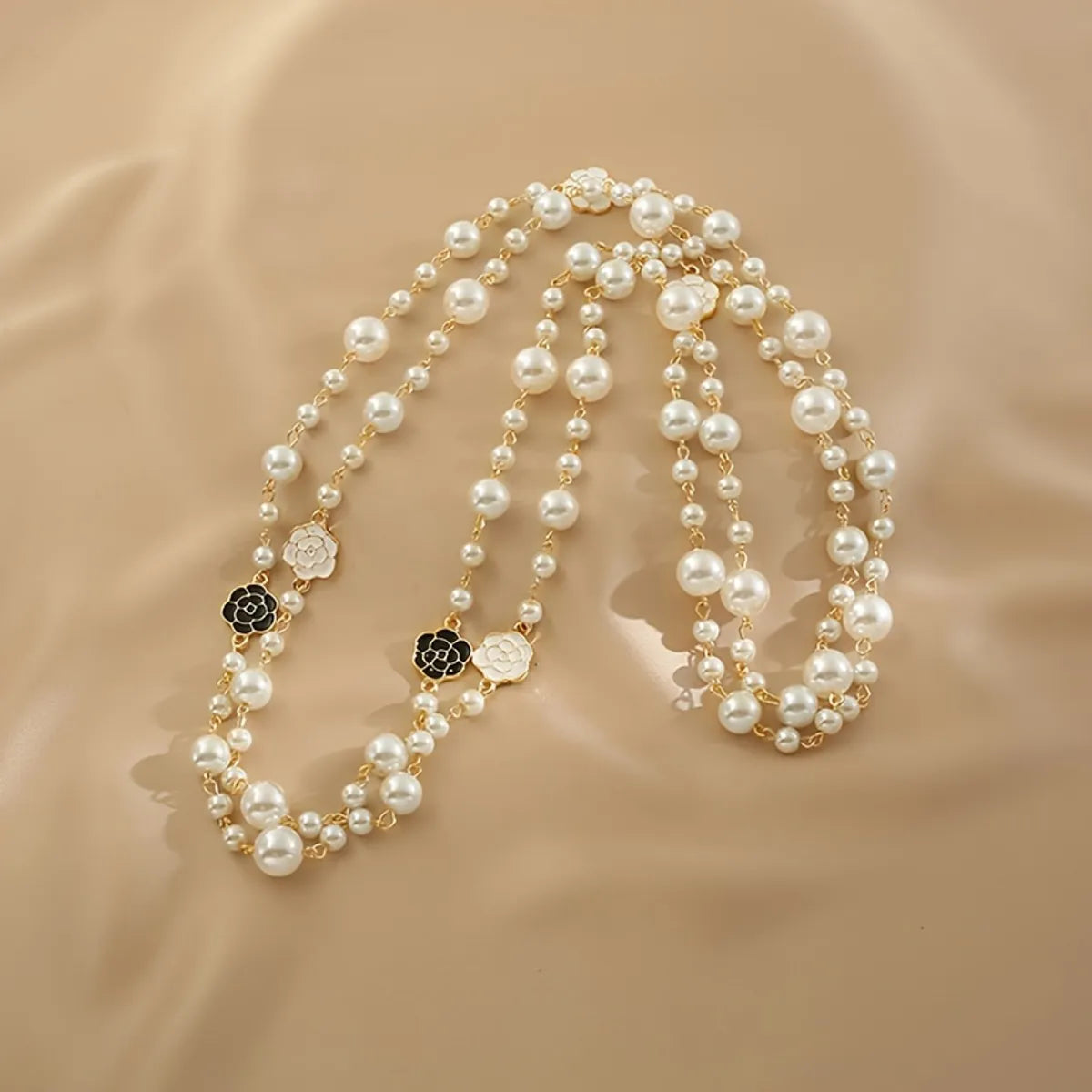 Ig Style Casual Flower Alloy Pearl Women's Sweater Chain Necklace