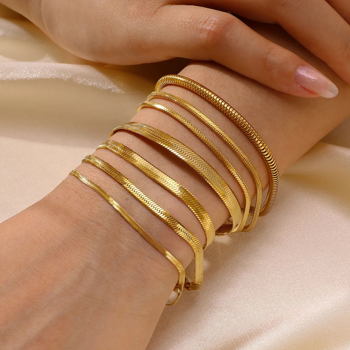 Ig Style Classic Style Solid Color Stainless Steel Plating 18k Gold Plated Bracelets