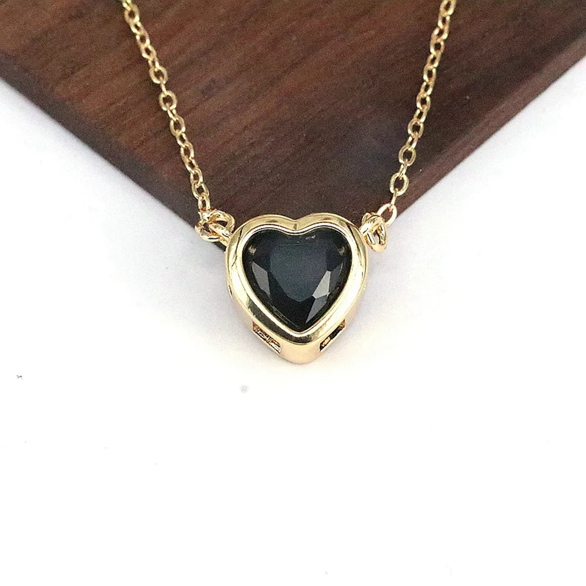 Ig Style Elegant Fashion Heart Shape Copper Inlay Zircon Necklace