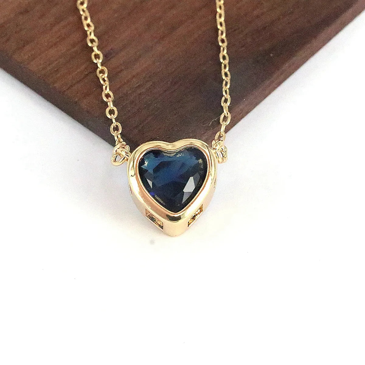 Ig Style Elegant Fashion Heart Shape Copper Inlay Zircon Necklace