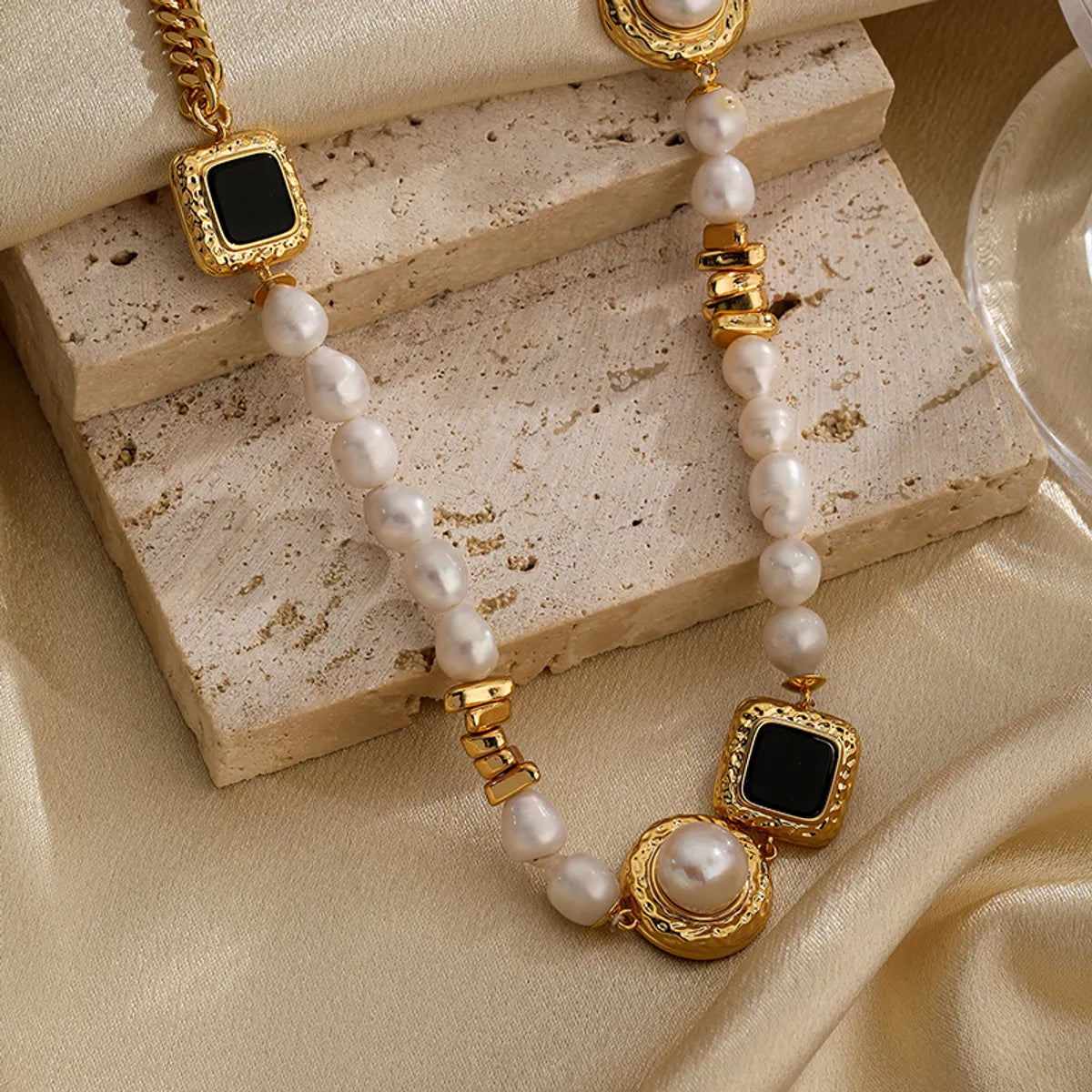 Ig Style Elegant Round Square Copper Beaded Plating Freshwater Pearl Zircon 18k Gold Plated Necklace