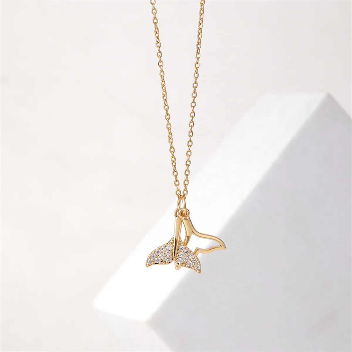 Ig Style Elegant Simple Style Dinosaur Bee Fish Tail Stainless Steel Titanium Steel Plating Inlay Zircon Gold Plated Necklace