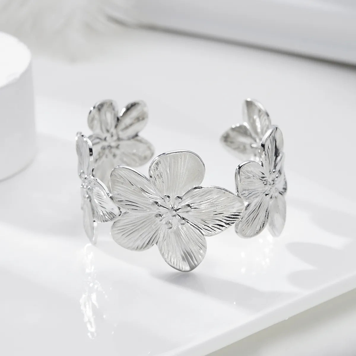 IG Style Elegant Simple Style Flower Butterfly Iron Wholesale Bangle