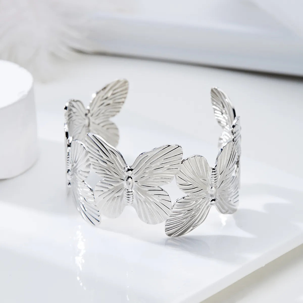 IG Style Elegant Simple Style Flower Butterfly Iron Wholesale Bangle