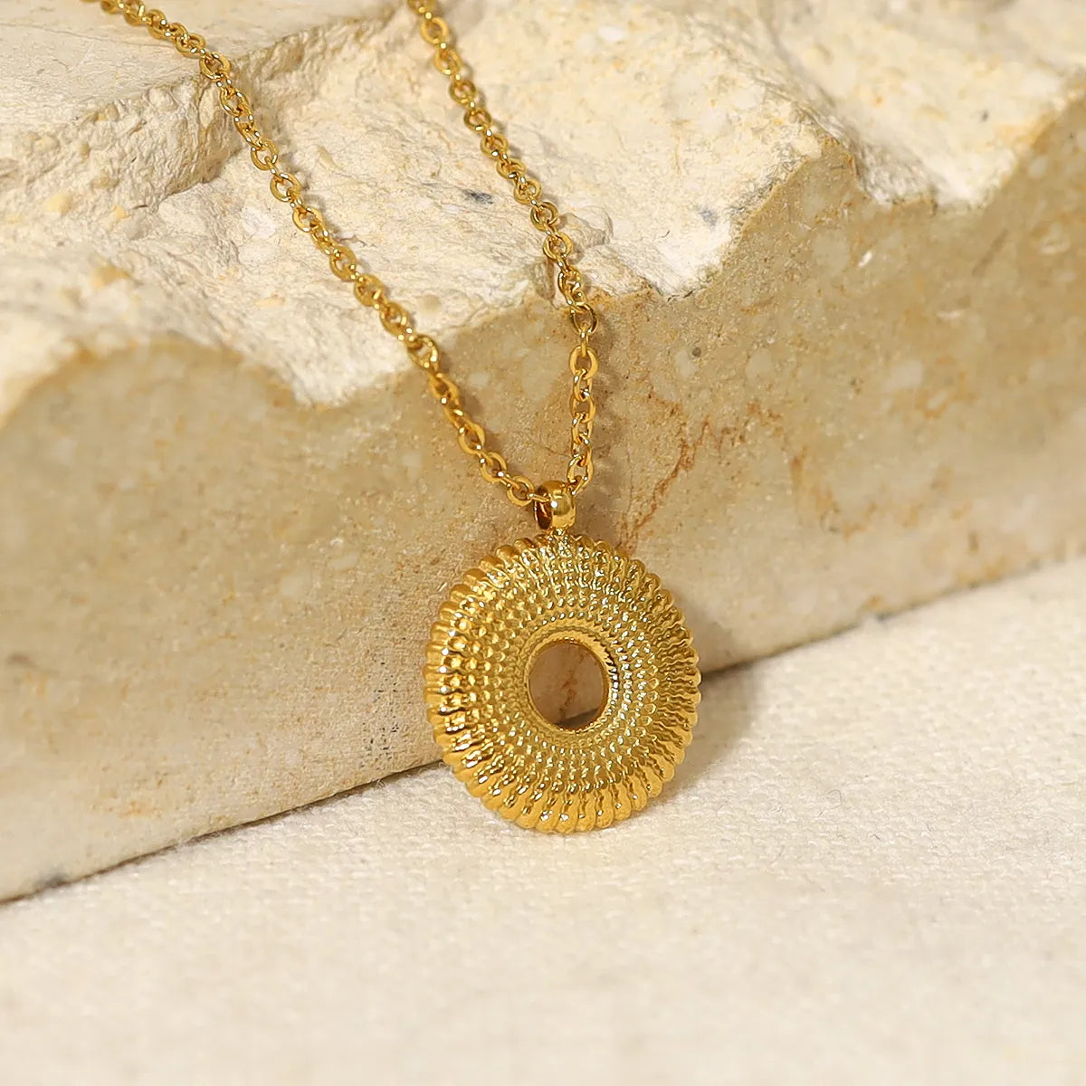 Ig Style French Style Circle Stainless Steel Titanium Steel Plating 18k Gold Plated Pendant Necklace