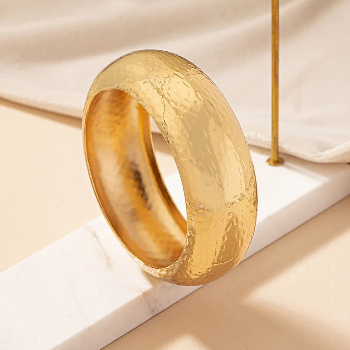 Ig Style Retro Commute Round Alloy Plating Gold Plated Women'S Bangle