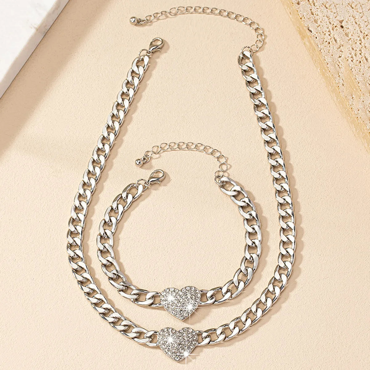 Ig Style Retro Heart Shape Alloy Plating Rhinestones Women's Bracelets Necklace