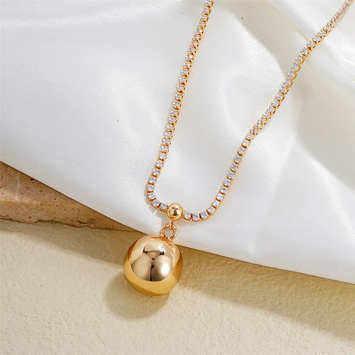 Ig Style Simple Style Round Ball Copper Plating White Gold Plated Gold Plated Pendant Necklace