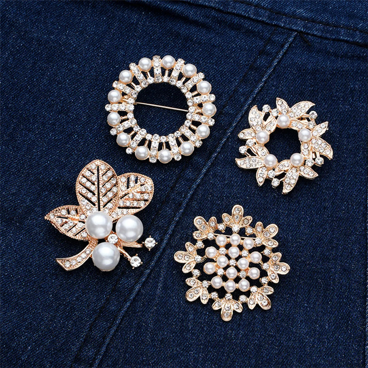 IG Style Simple Style Shiny Leaf Flower Alloy Inlay Rhinestones Pearl Women'S Brooches