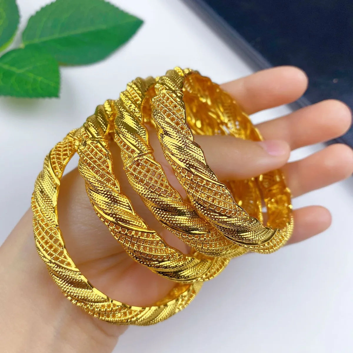 IG Style Simple Style Solid Color 24K Gold Plated Alloy Wholesale Bangle