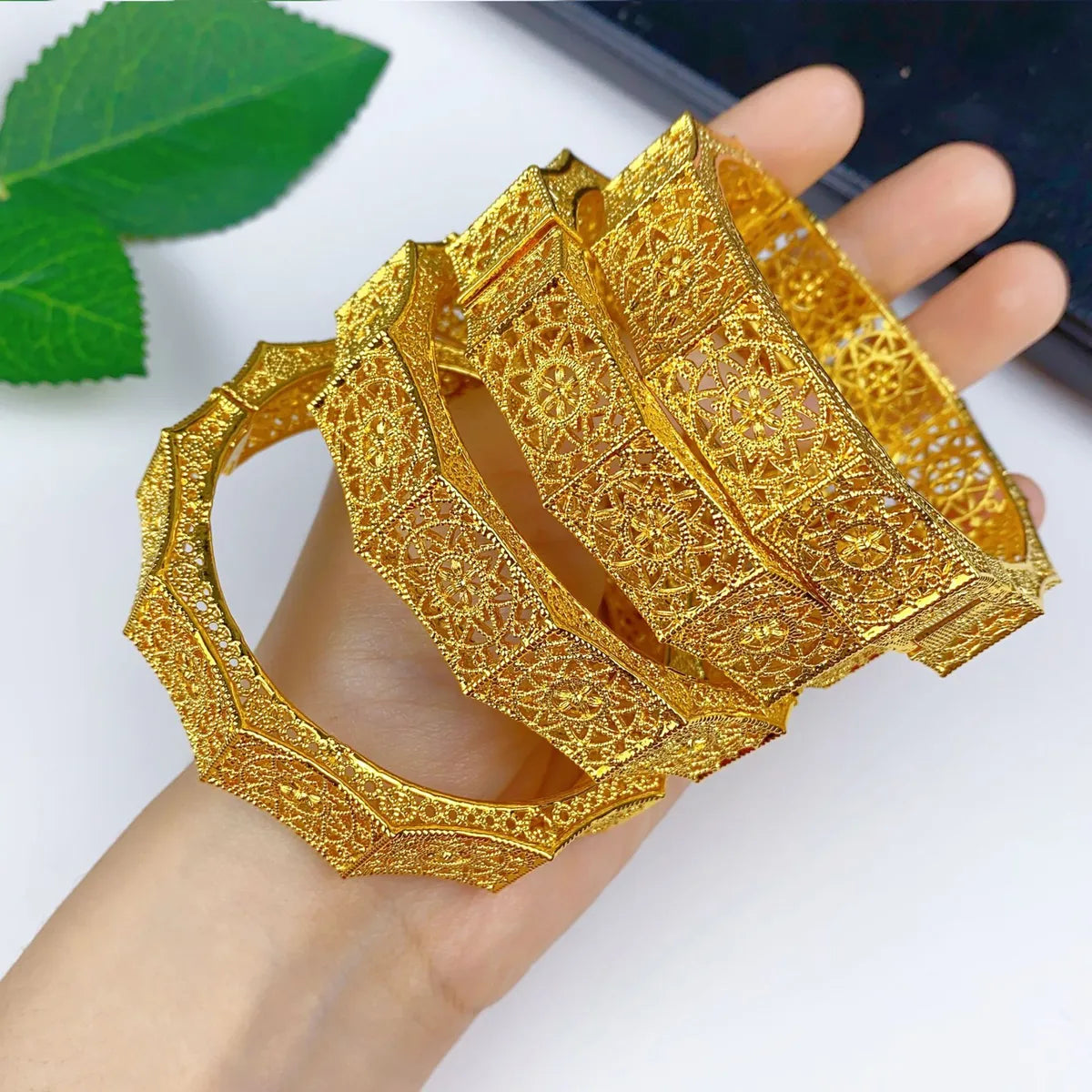 IG Style Simple Style Solid Color 24K Gold Plated Alloy Wholesale Bangle